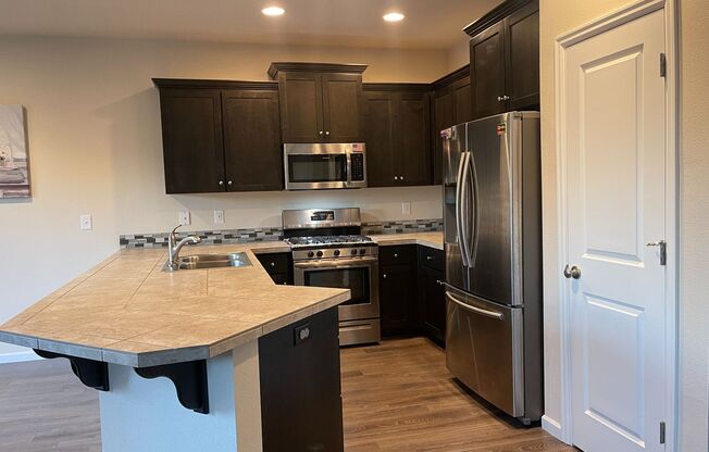 Fantastic 2018  Built SOUTH CREEK MEADOWS Home * 4BD * 2.5 BA*