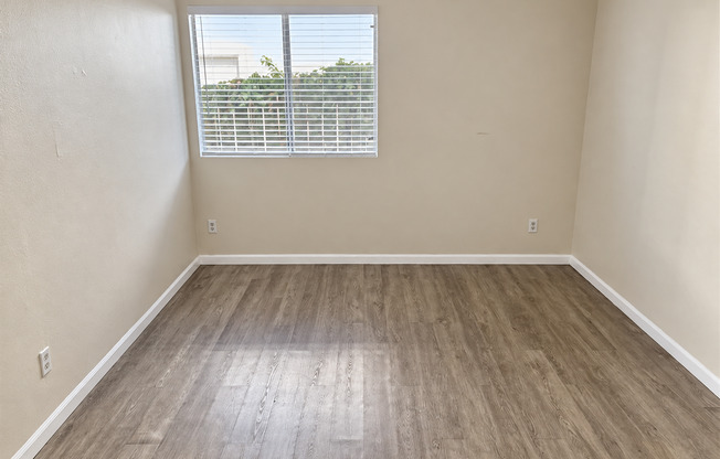 2 beds, 1 bath, 925 sqft, $2,100, Unit 430-B