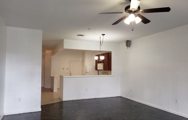 2-story Spacious Townhome - Gated Community - Open Floor Plan