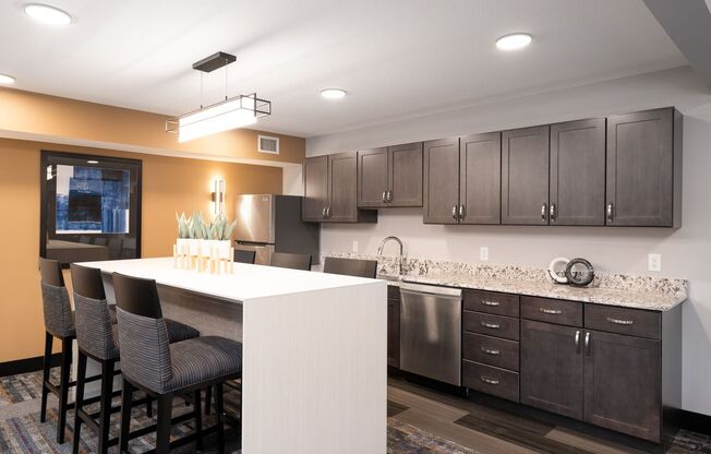 2 beds, 1.5 baths, 976 sqft, $1,525, Unit 9975-101