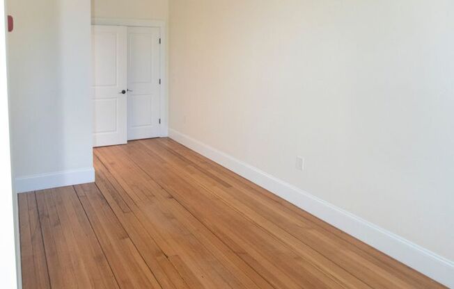 2 beds, 1 bath, $2,595, Unit 440 Central Ave - 203