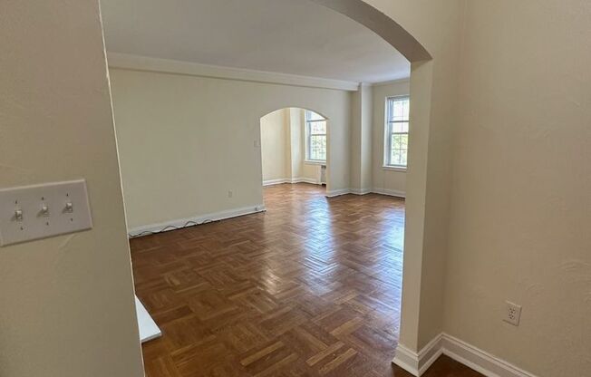 1 bed, 1 bath, 768 sqft, $1,400, Unit Royal York 704