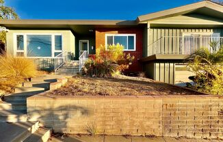 Beautiful 3BD/2BA w/ Attached Garage & Washer/Dryer in Del Cerro!