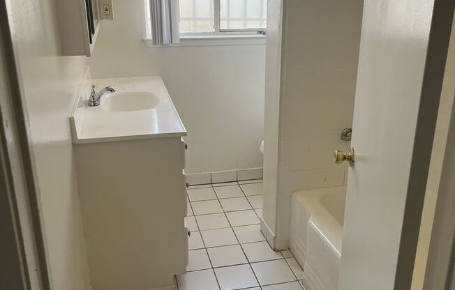 2 beds, 1 bath, $2,200