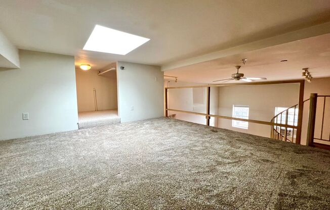 Studio, 1 bath, $1,350, Unit A321 1/2-3