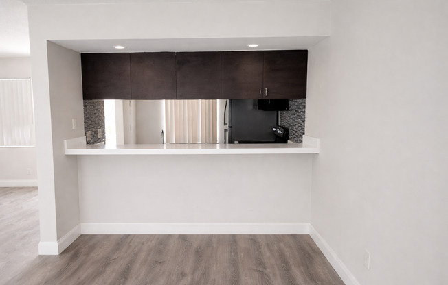 2 beds, 1 bath, 850 sqft, $1,850, Unit A-07