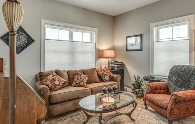 2 beds, 2 baths, 940 sqft, $3,000, Unit 5-2
