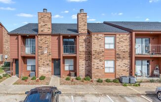 Adorable 2/2 Condo Available For Immediate Move In!