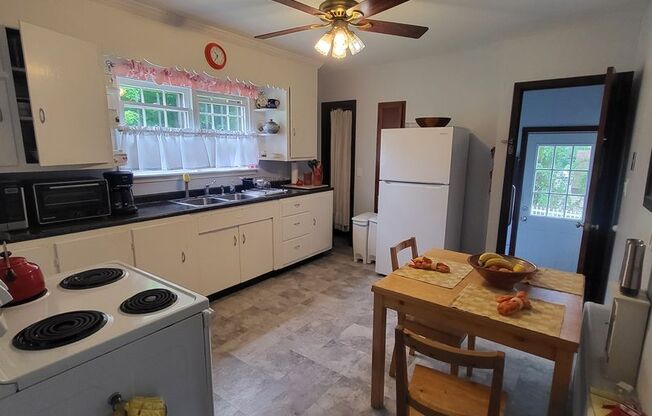 2 beds, 1 bath, $1,995