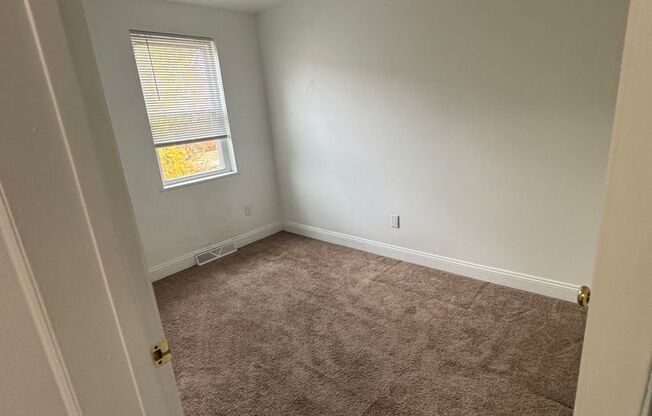 2 beds, 1 bath, $1,300