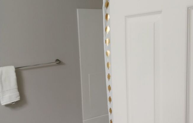 2 beds, 1 bath, 870 sqft, $1,650, Unit 223-61