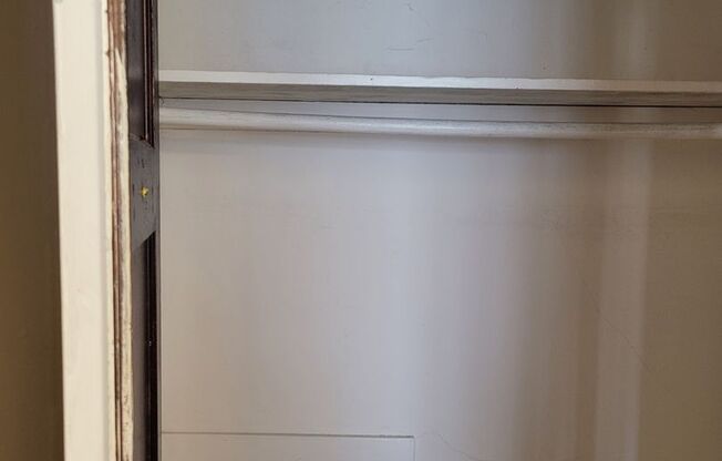 Studio, 1 bath, $895, Unit 33