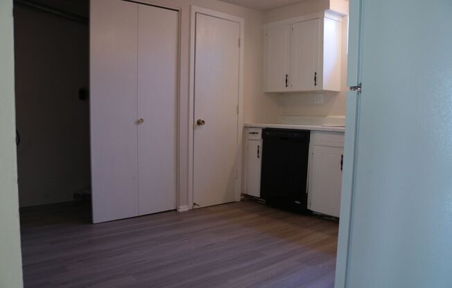 2 beds, 1 bath, 700 sqft, $880, Unit 9022