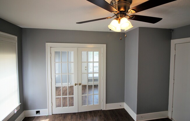 4405 WOODSIDE
