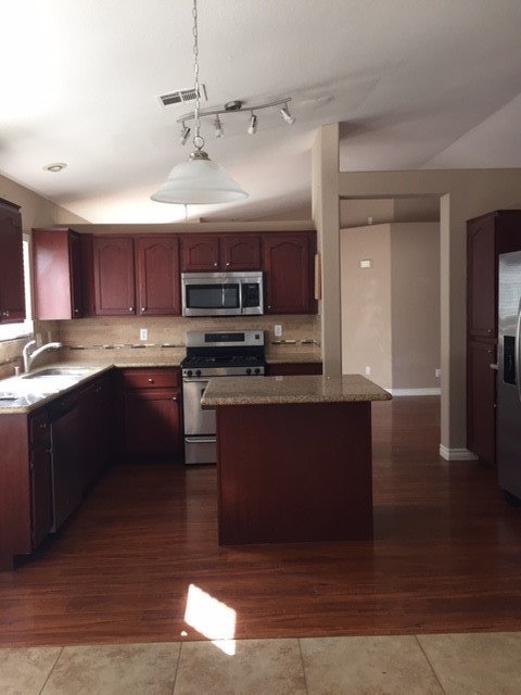 Gorgeous Single Story Culdesac Home For Rent