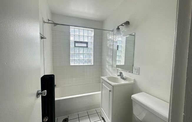 Studio, 1 bath, 350 sqft, $1,175, Unit 4756-211