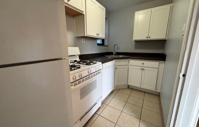 2 beds, 1 bath, 800 sqft, $1,840, Unit 6224 Fifth Ave. #111H