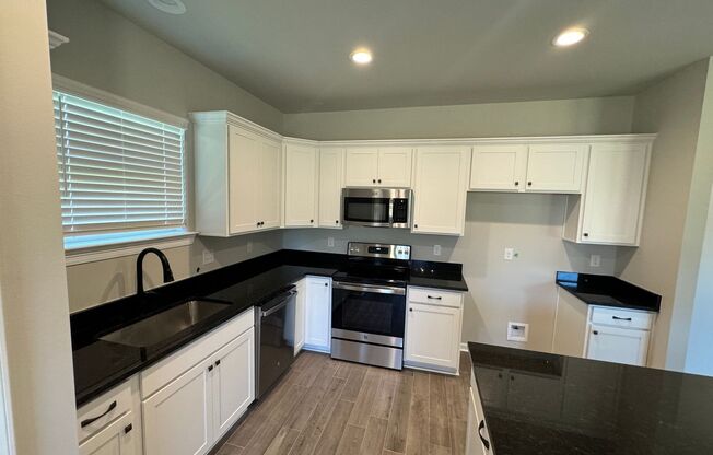 DISCOUNTED RENT FOR FIRST 6 MONTHS! Brand New Construction in Haughton!