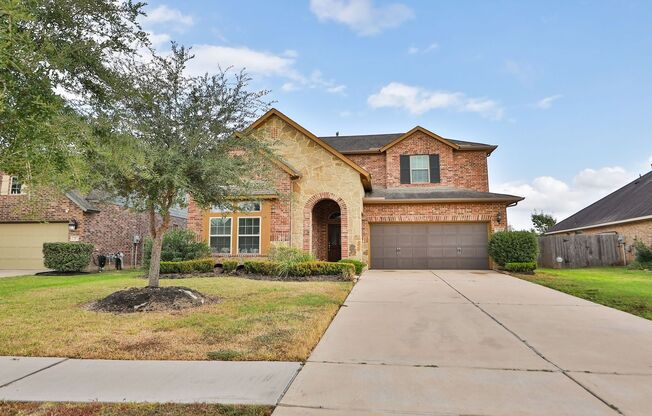 Waterfront Home with 4 Bedrooms and Outdoor Kitchen