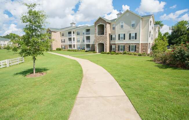 Exterior at Verandas at Taylor Oaks Apartments in Montgomery, AL