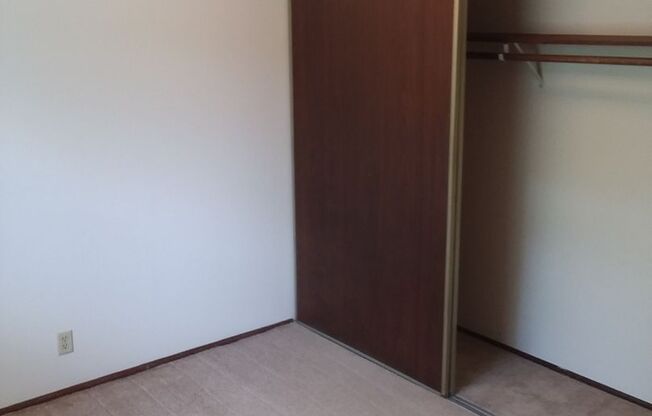 2 beds, 1 bath, 824 sqft, $1,295, Unit 61