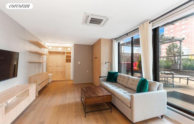 Studio, 1 bath, 400 sqft, $3,100, Unit 817