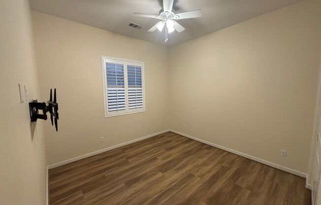 4-Bedroom Home with Community Amenities & Big Views in Santa Clarita!