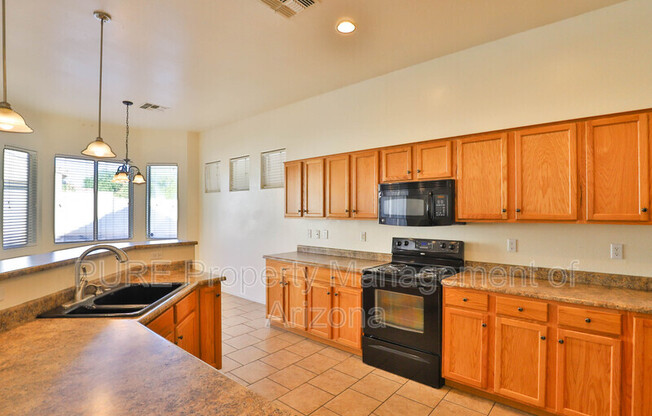 8752 W FRIER DR