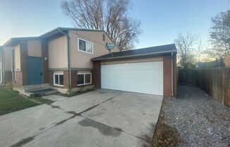 3 beds, 1.5 baths, 1,325 sqft, $2,025, Unit 1817
