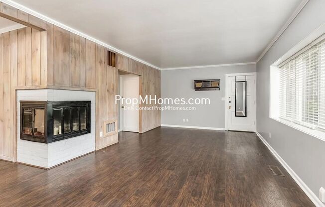 Charming Duplex with a Huge Yard in Multnomah Village!