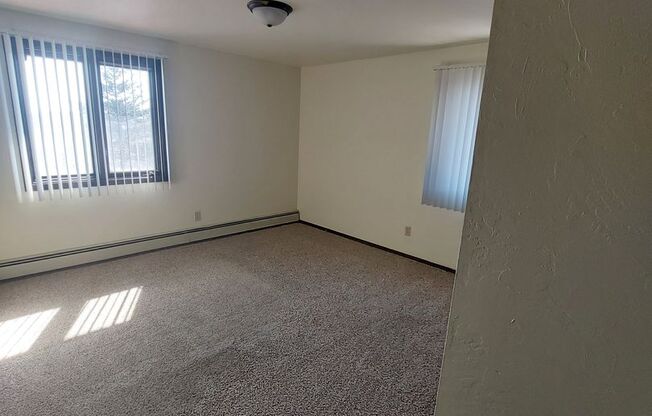 2 beds, 1 bath, 807 sqft, $1,149, Unit 1590-01