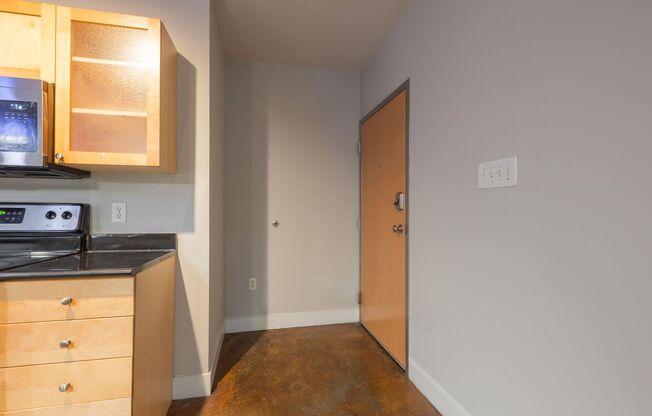 2 beds, 2 baths, 945 sqft, $1,295, Unit 301