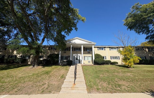 5022 Sheboygan Apartments