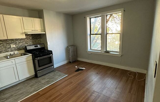 1 bed, 1 bath, $2,500, Unit 3C