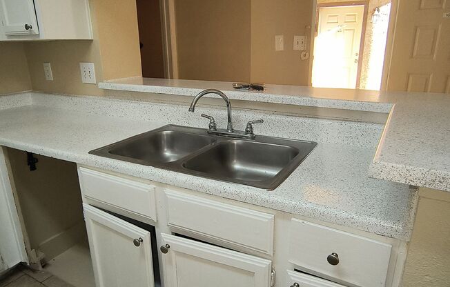 1 bed, 1 bath, 660 sqft, $875, Unit N105