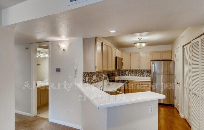 1860 W CENTENNIAL DR