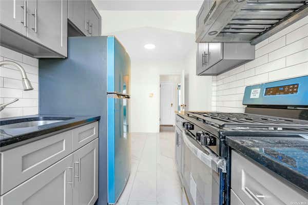 2 beds, 1 bath, $2,450, Unit 2R