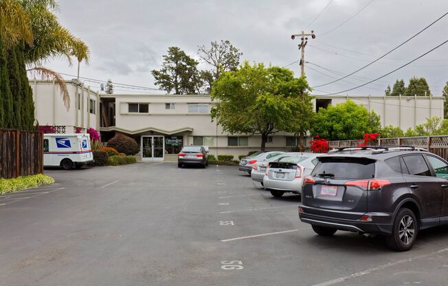 2 beds, 1 bath, 800 sqft, $2,295, Unit 14