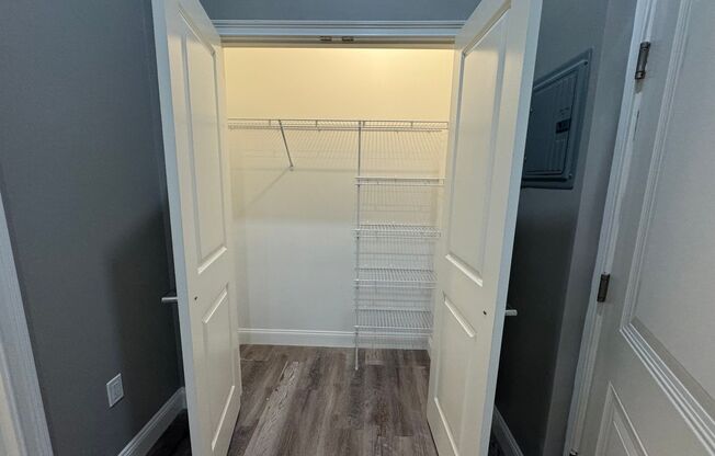 Studio, 1 bath, 300 sqft, $1,700, Unit 105