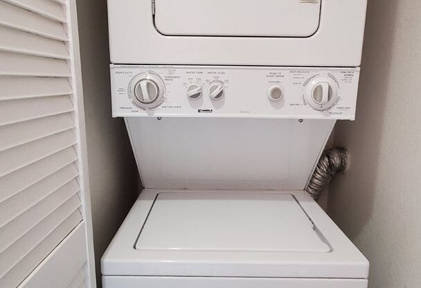 1 bed, 1.5 baths, $1,234