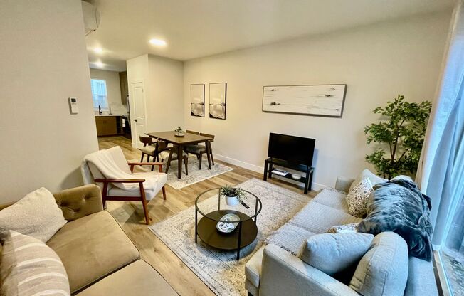Discover Your Dream Home at 5332 Southeast Milwaukie Avenue!