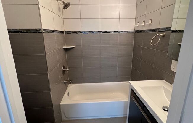 2 beds, 2.5 baths, $1,695, Unit Unit C