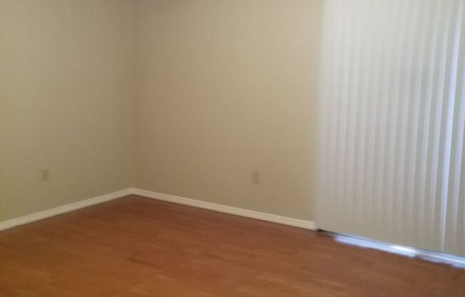 2 beds, 1 bath, $1,325