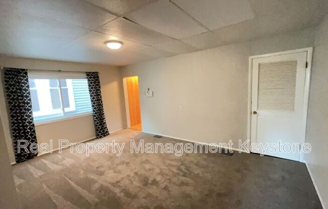 242 E 17 AVE