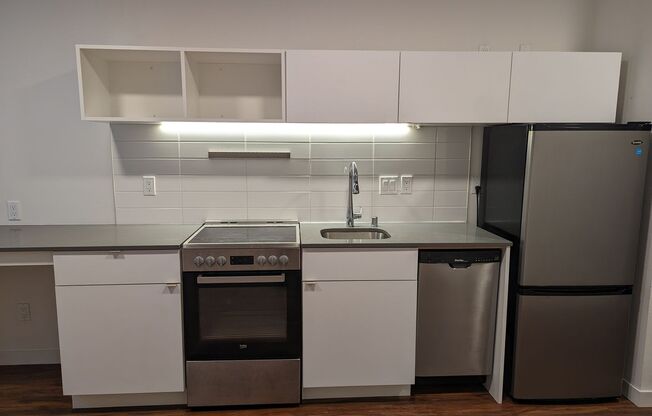 Studio, 1 bath, 220 sqft, $1,150, Unit 01 - 210