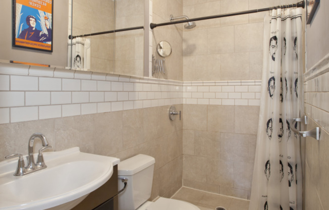 121 W 131 ST