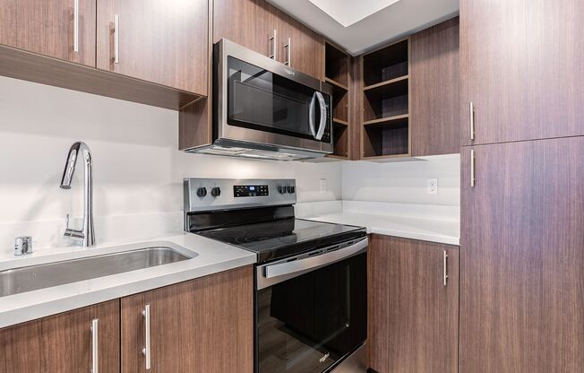 2 beds, 1 bath, 641 sqft, $1,875, Unit 817