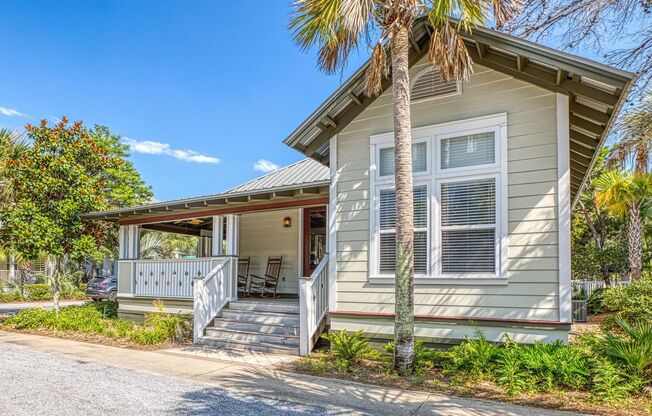 Open 3 bedroom retreat with wrap around porch and walking distance to Rosemary and Alys Beach