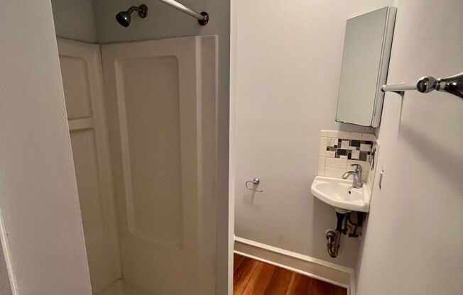 3 beds, 2 baths, $1,800, Unit Apt. 104