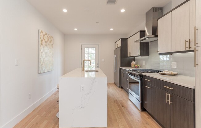 112 KING ST